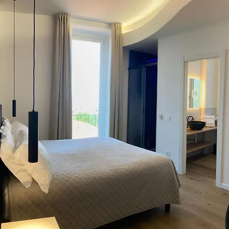 Luxury House Hotel